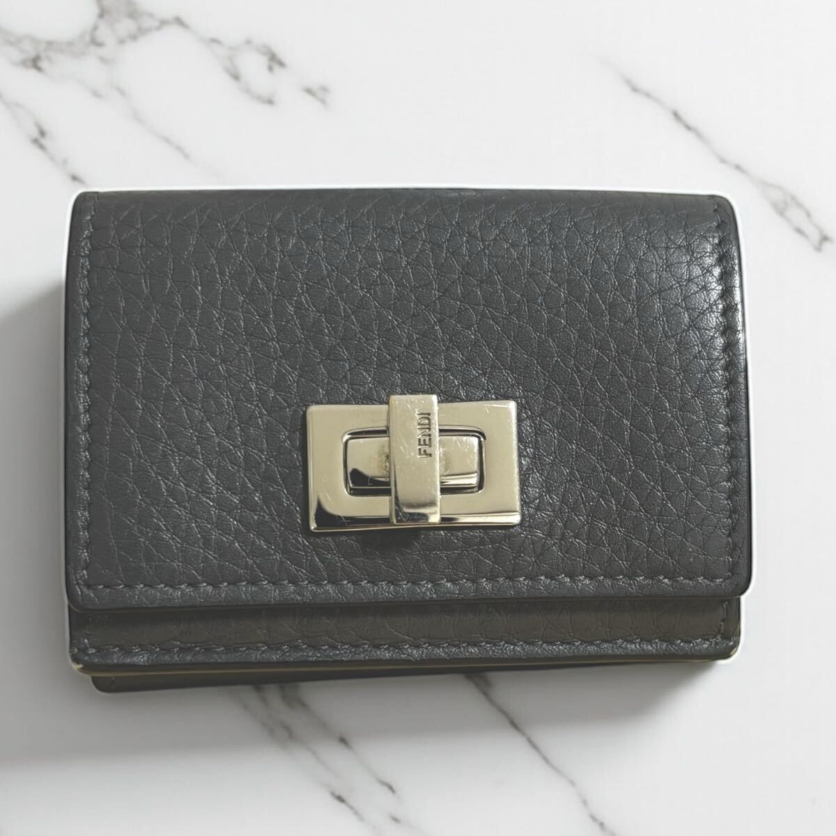 r91 フェンディ 三つ折り財布 ピーカブー グレー Fendi - メルカリ