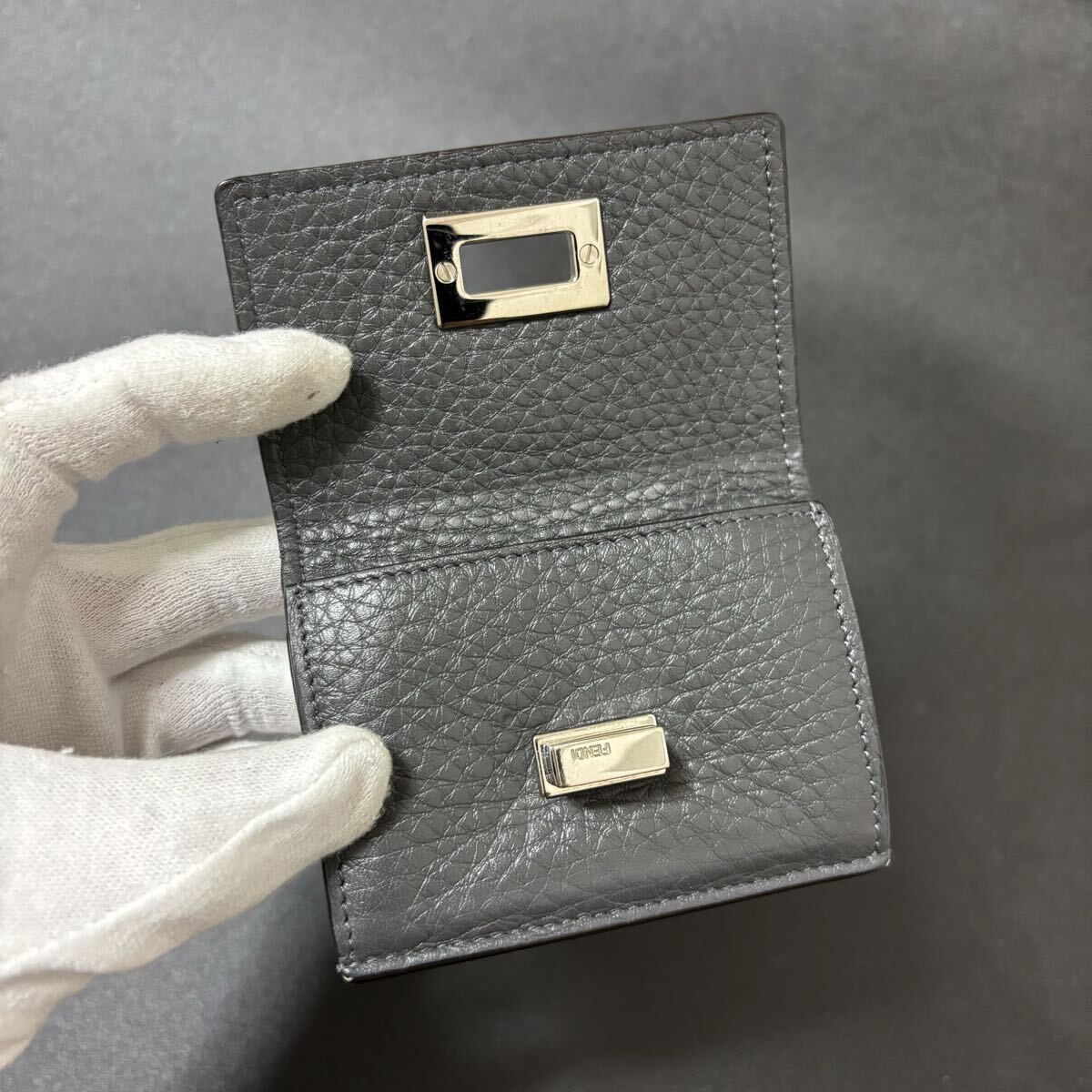 r91 フェンディ 三つ折り財布 ピーカブー グレー Fendi - メルカリ