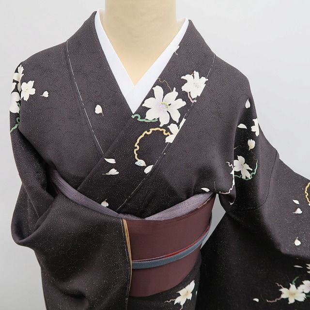 創作着物で視線を釘付け