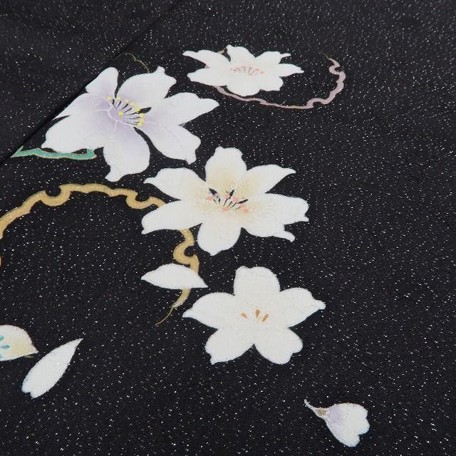 創作着物で視線を釘付け 仕付け糸付