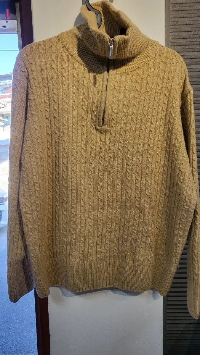 シエンヌ ケーブル ハーフネック ニット