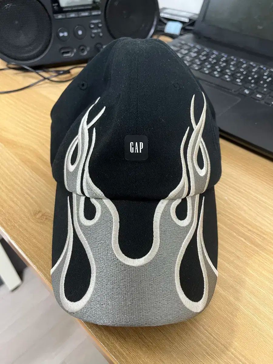 YEEZY GAP イージーギャップ バレンシアガ キャップ