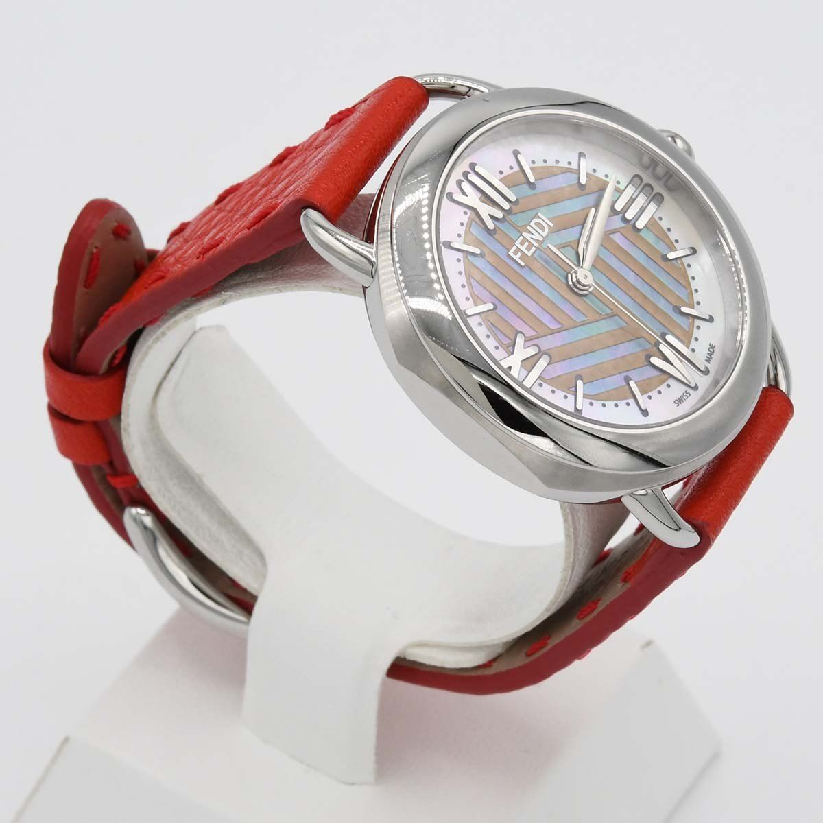新品電池　極美品　フェンディ　セレリア　腕時計　シェル文字盤　バックルモチーフ 新品電池 極美品 フェンディ セレリア 腕時計 シェル文字盤 バックル
