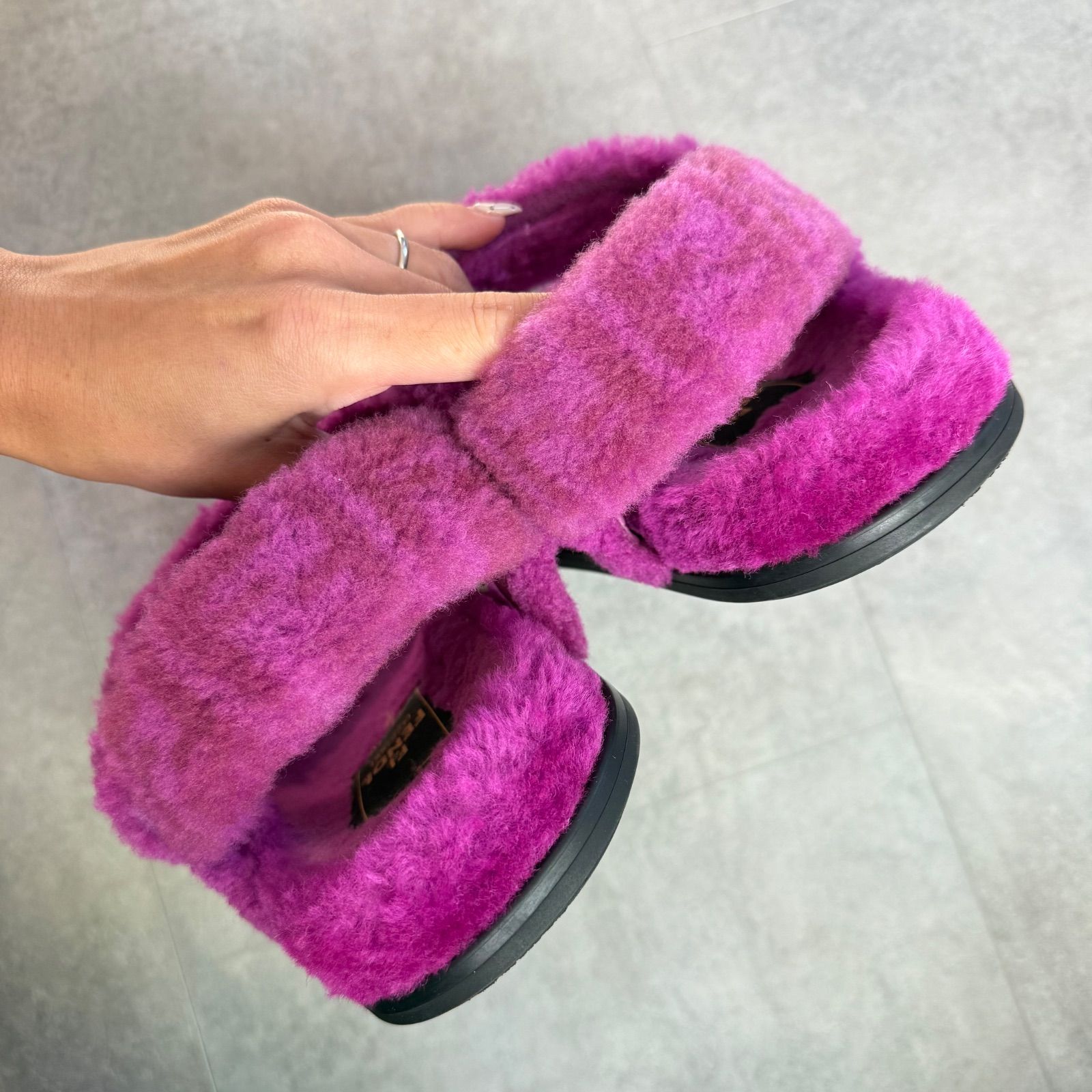 パープル ムートンシューズ