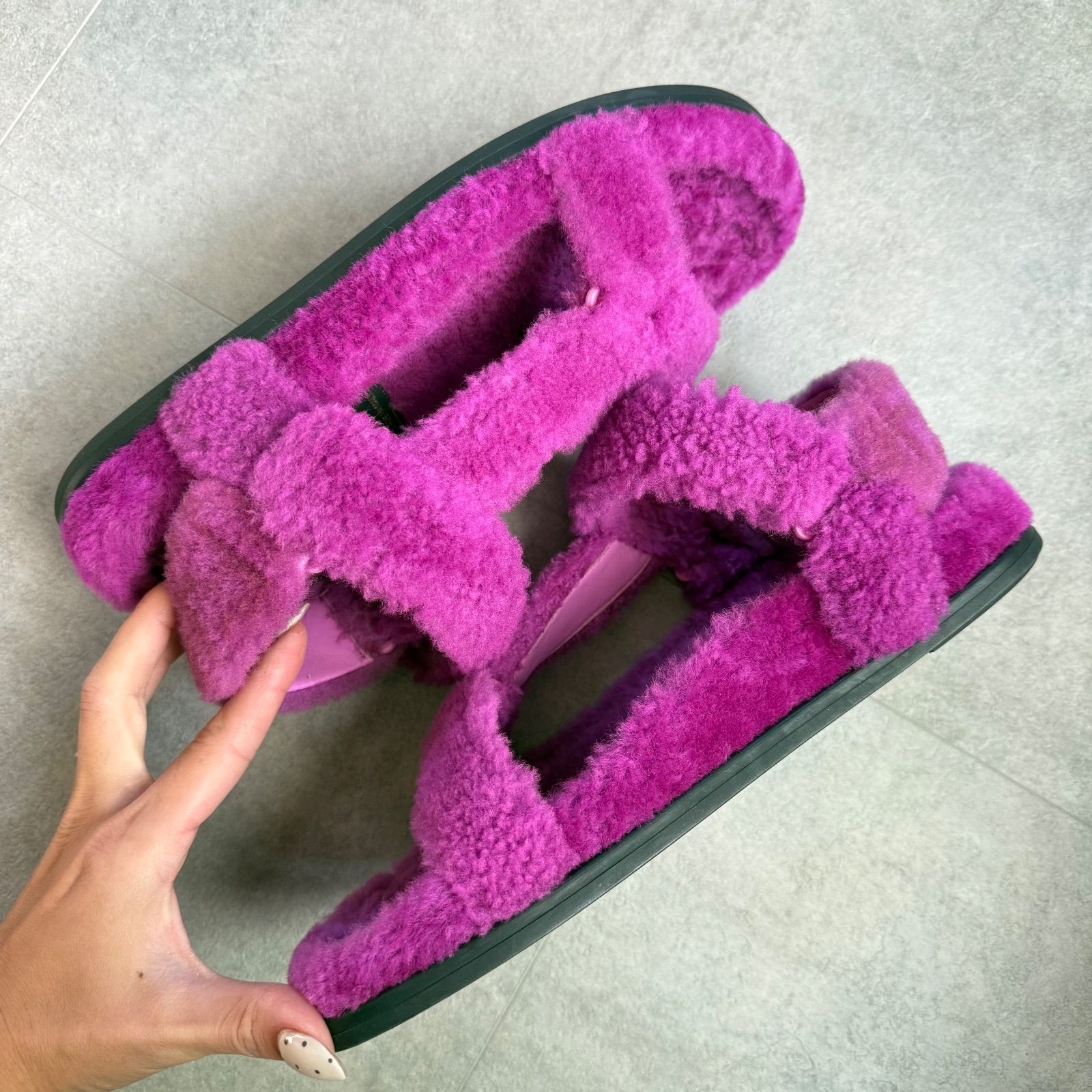  FENDI フェンディ ボア ストラップサンダル 37 ズッカ柄 24 cm パープル ムートンシューズ フラットシューズ サンダル サンダル ミュール