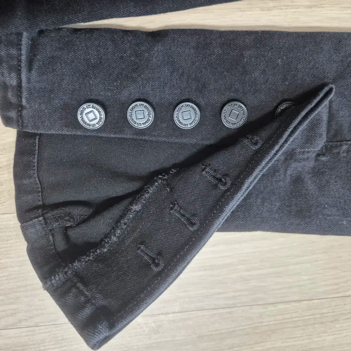  WOOYOUNGMI ウーヨンミ ブラック デニム スティッチ ボタン パンツ その他 デニム ジーンズ