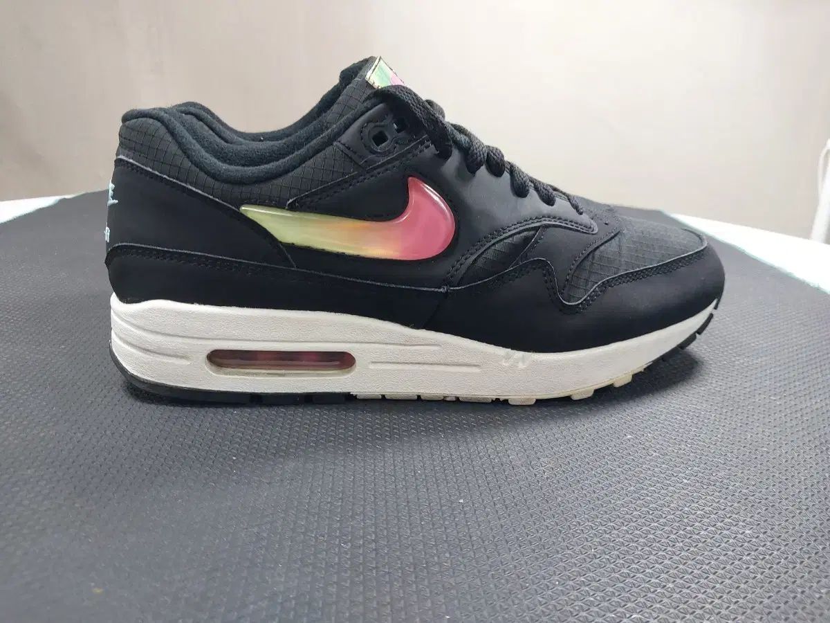 ナイキ エアマックス 1 ブラック ホログラム スウッシュ 265 270 タグ270