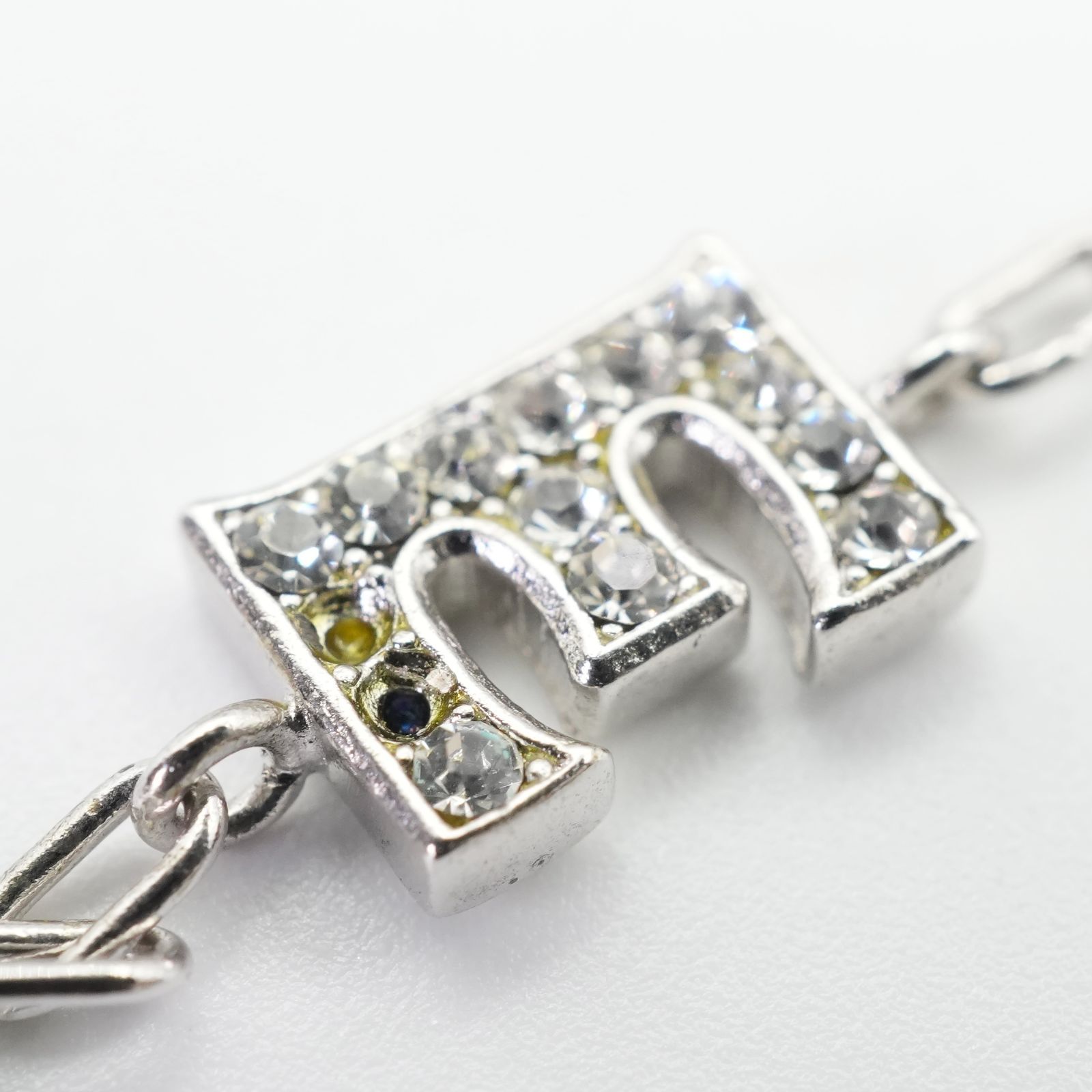 セリーヌ ロングチェーン ピアス ロゴ クリアストーン/24-4728S - メルカリ