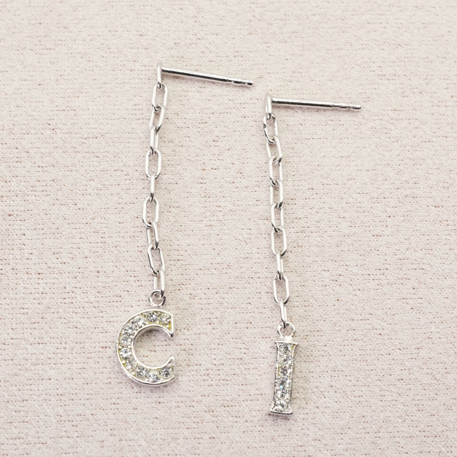 セリーヌ ロングチェーン ピアス ロゴ クリアストーン/24-4728S - メルカリ