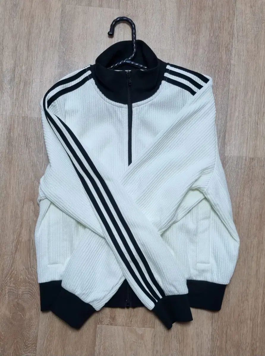 アディダス ニット トラックジャージ 白 アイボリー