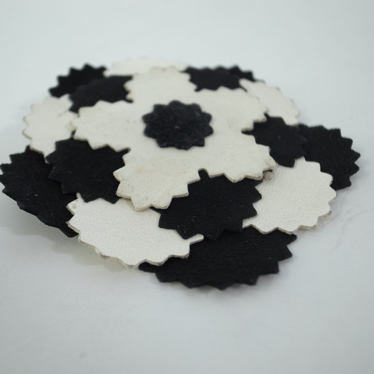 CHANEL シャネル レザー コサージュ ブローチ