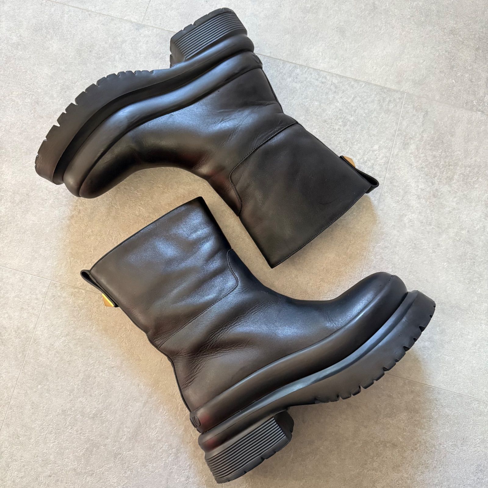 美品 VALENTINO GARAVANI ヴァレンティノガラヴァーニ ワンスタッズ