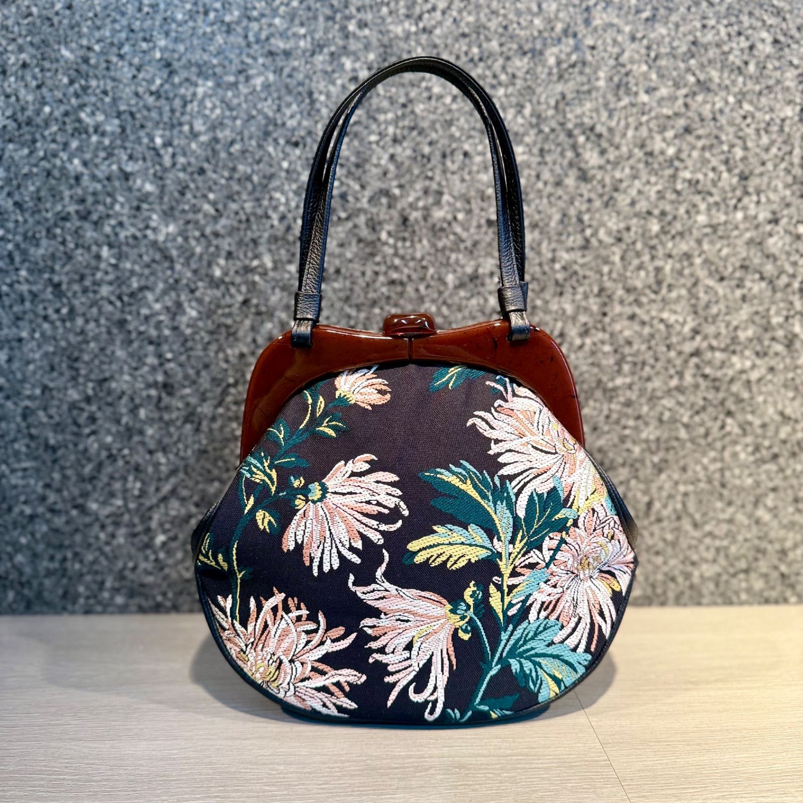 京都帯屋さん 正絹 べっ甲くし形 本皮取手バック 線菊 黒