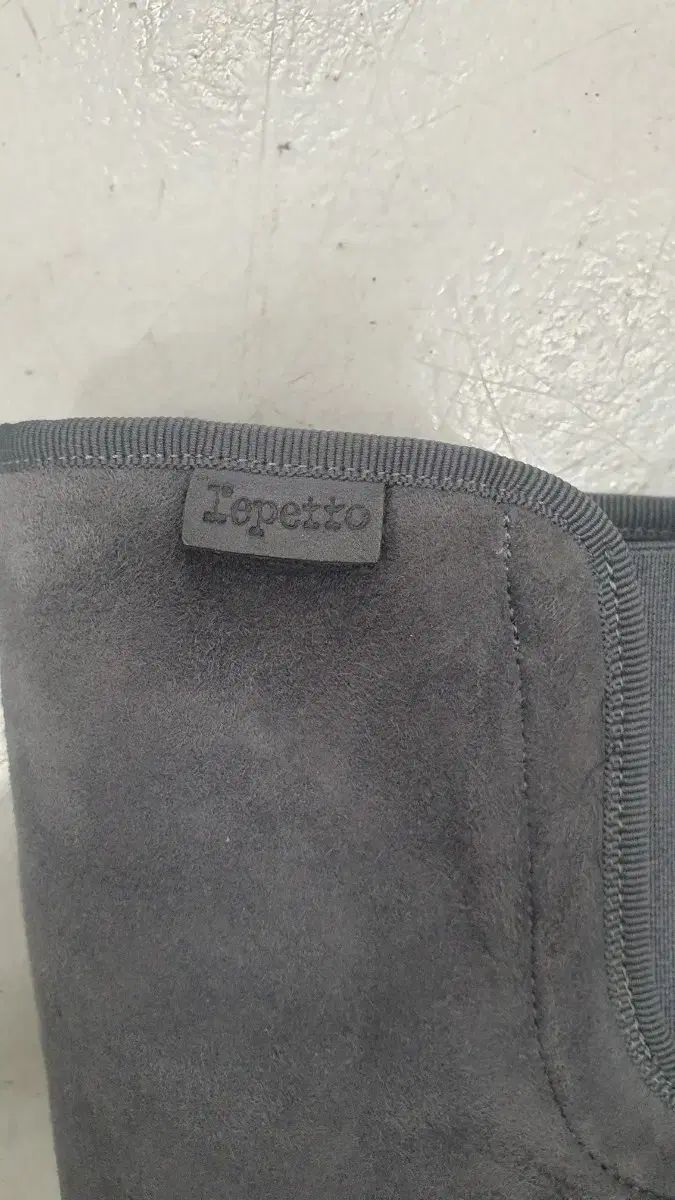 レペット シープスキンスウェード