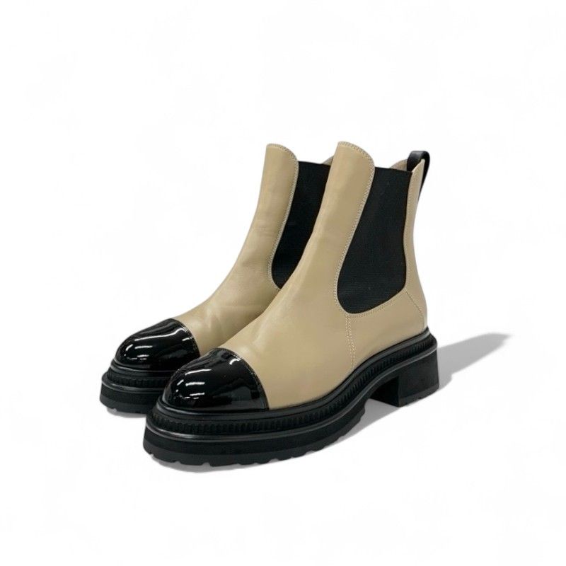 CHANEL　シャネル　マーク入りサイドゴアショートブーツ CHANEL シャネル サイドゴア ショートブーツ 黒 ブラック ココマーク