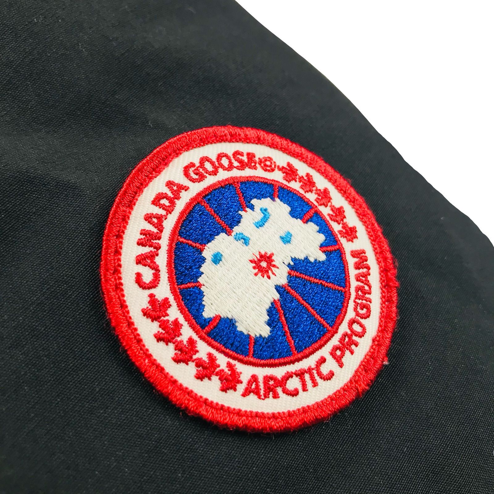 CANADA GOOSE カナダグース キッズ ブランドアイコンワッペン リアルファー フード付き ダブルジップボタン比翼仕立て ダウンジャケット 4-5 110㎝相当 チルドレン キッズダウンジャケット カジュアル 冬物 子供服 ブラック