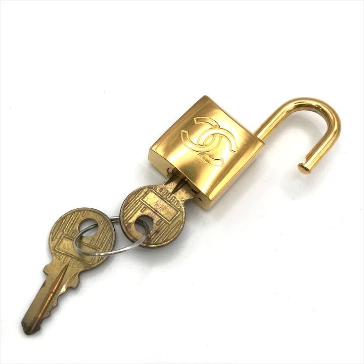 美品 CHANEL シャネル ココマーク キャビアスキン レザー クロシェット