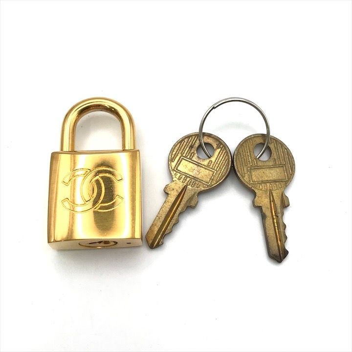 シャネル バッグ 付属品 南京錠 パドロック 鍵 付き ゴールド シャネル バッグ 付属品 南京錠 パドロック 鍵 付き ゴールド