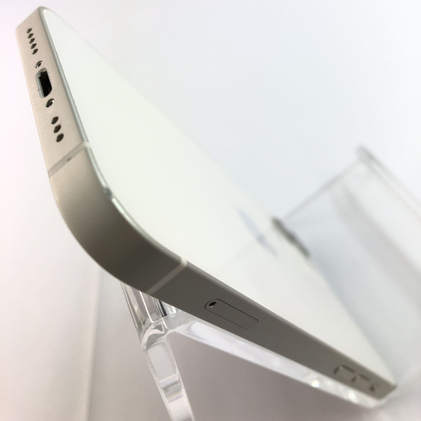 良品】iPhone 12/64GB/358494245147197 - メルカリ