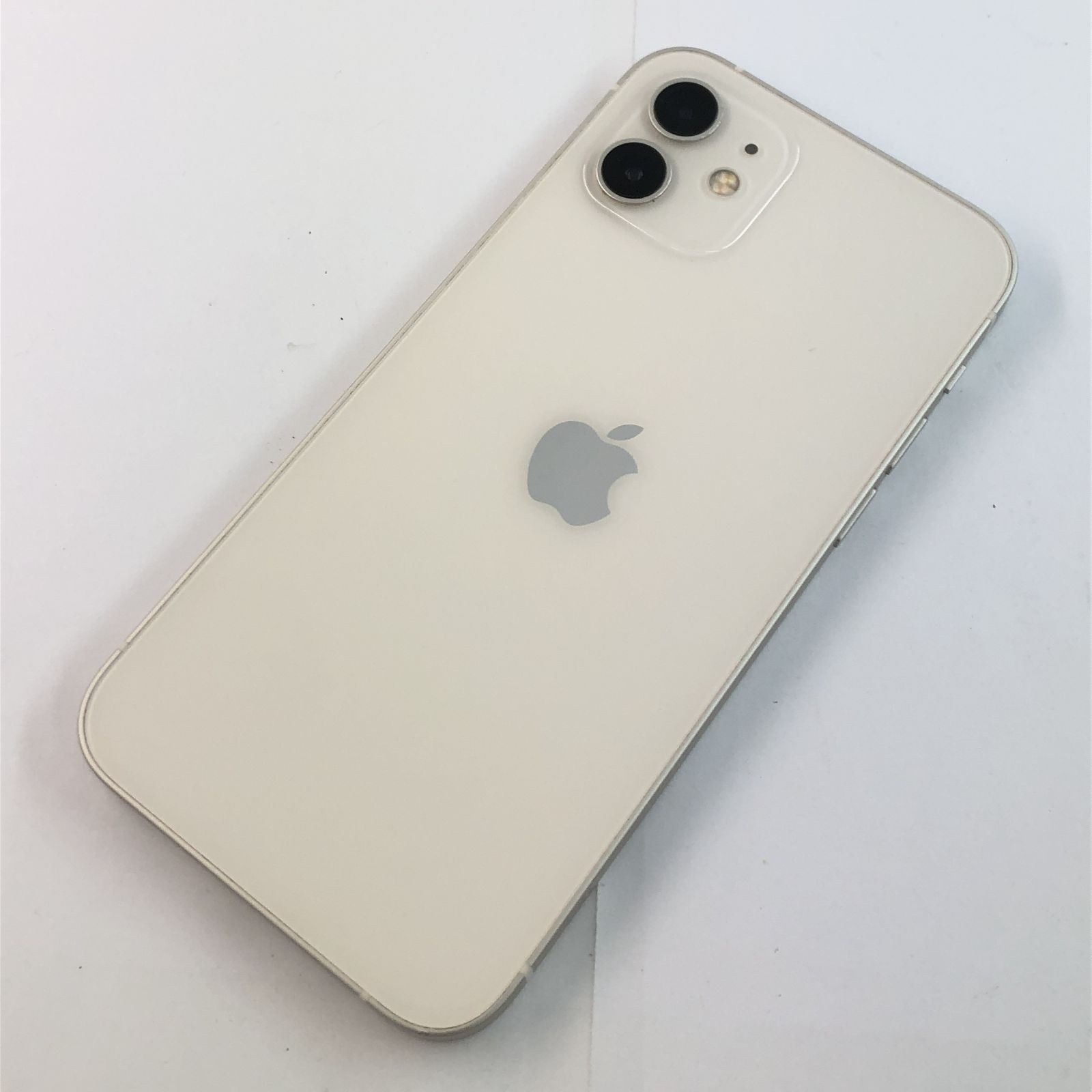 良品】iPhone 12/64GB/358494245147197 - メルカリ