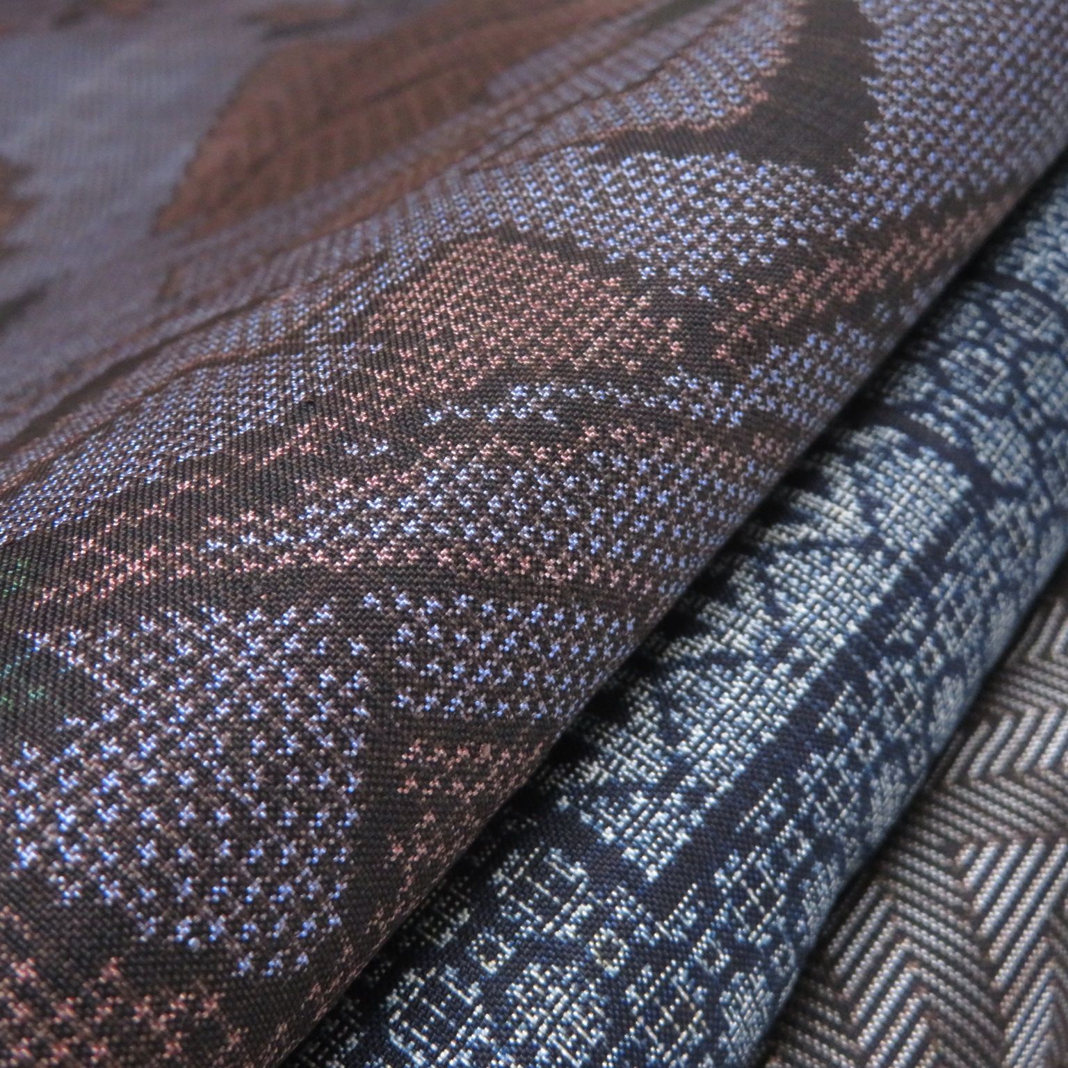 N 2 着物 正絹 大島紬 アンティーク 茶泥 ５点 イチゴの大島