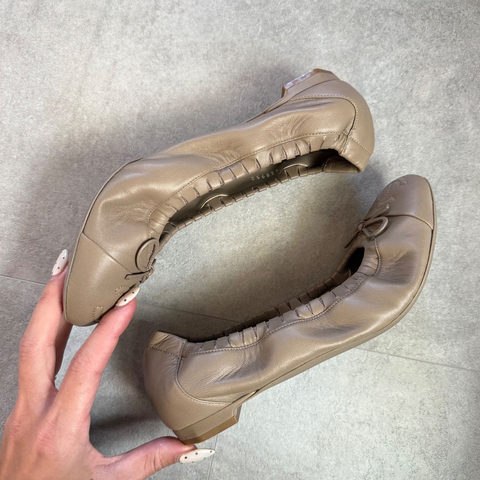 CHANEL　バレリーナ　パンプス　リボン　ベージュ　黒　ココマーク CHANEL シャネル イタリア製 バイカラー ココマーク リボン バレエ