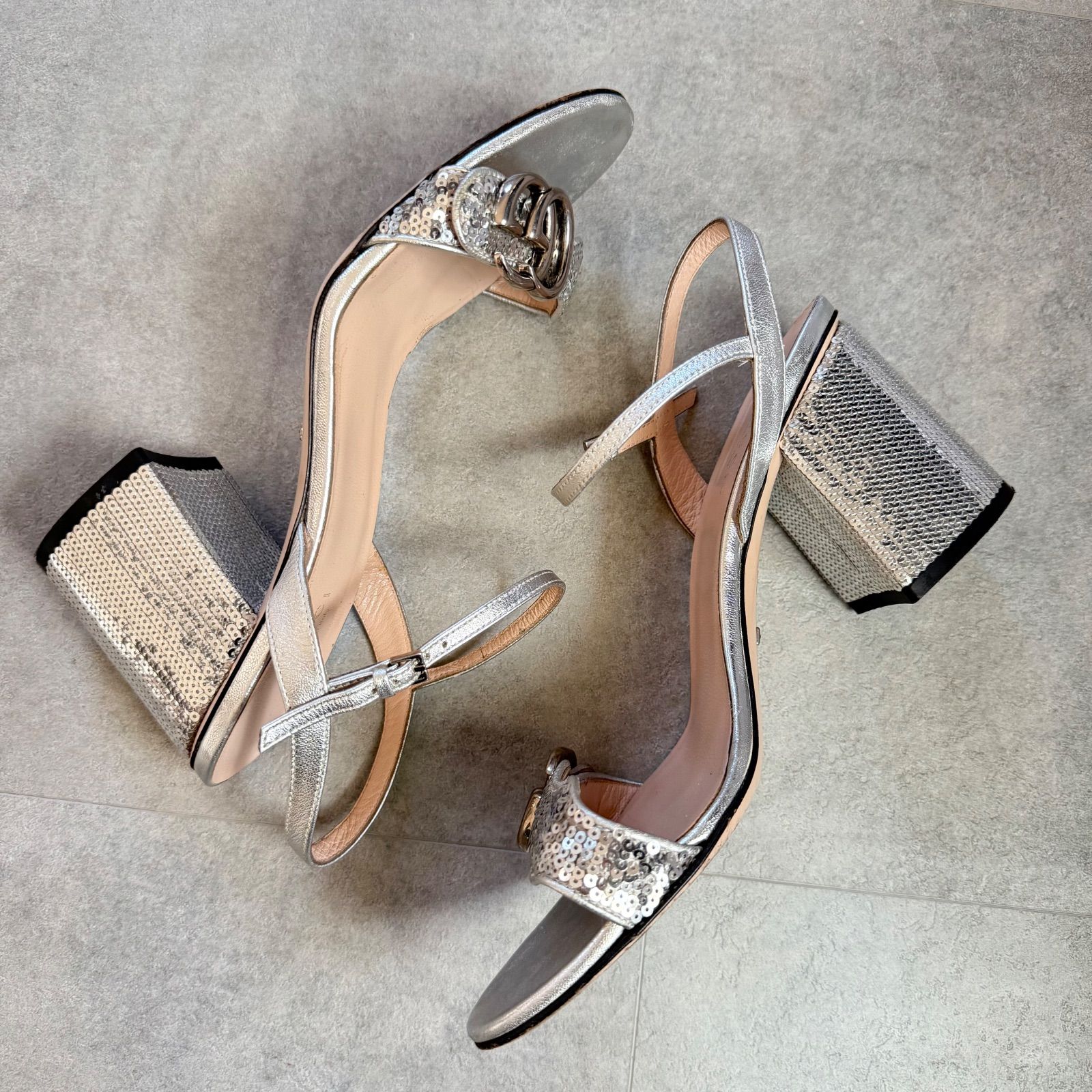 GUCCI グッチ GGモーマント スパンコールサンダル レザー シルバー