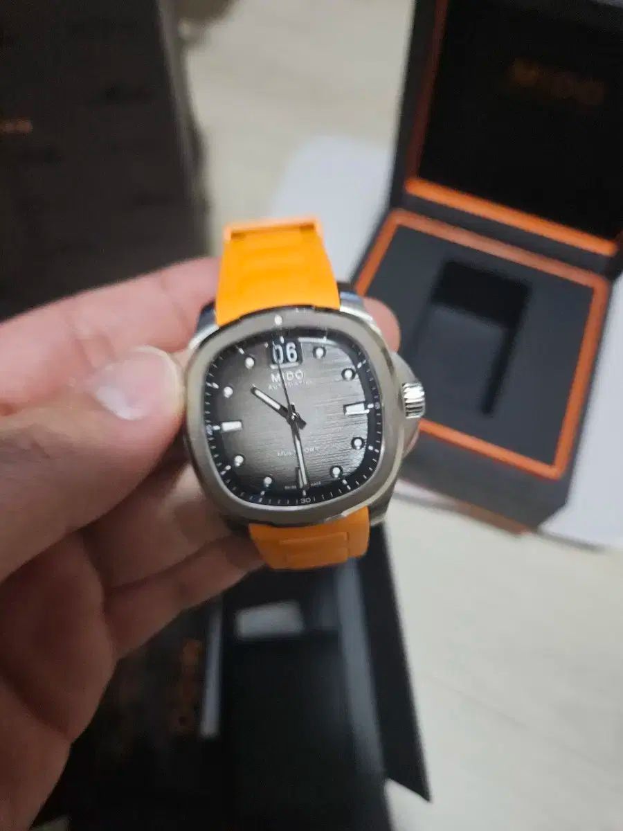 ミドーマルチポートTV 時計 40mm