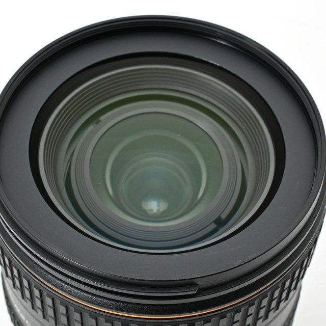 開発する Nikon AF-S DX NIKKOR 16-80mm f 2.8-4E ED VR｜ 標準ズーム｜VR手ブレ補正×ナノクリ搭載｜外観 同等｜フード付き