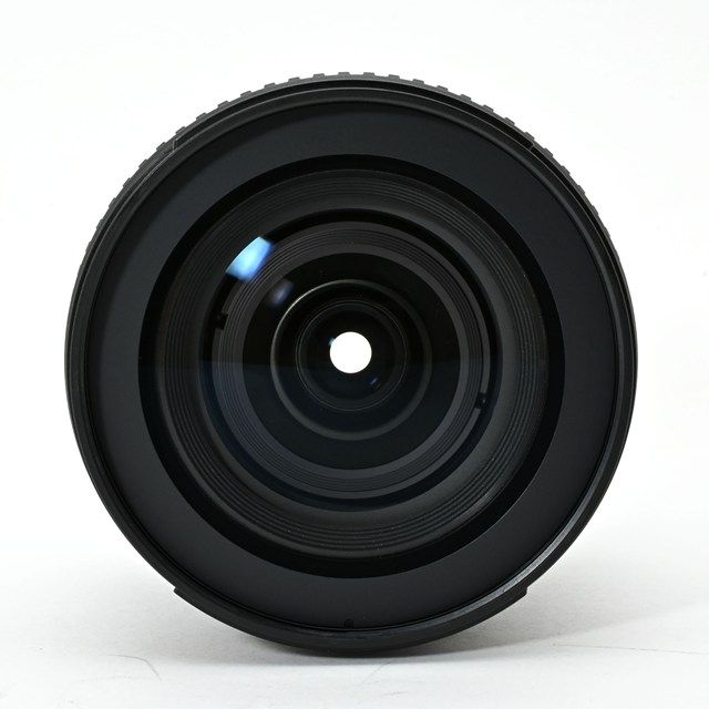 標準ズーム｜VR手ブレ補正×ナノクリ搭載｜外観 同等｜フード付き