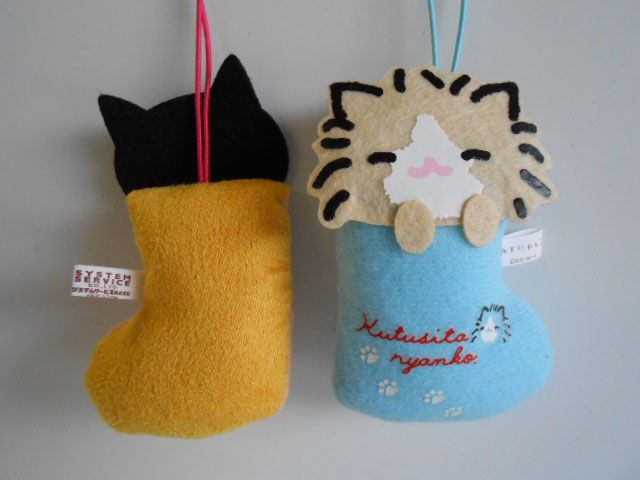 ♯Ixm12HJ 靴下にゃんこクリーナーマスコット2人気2種 - メルカリ