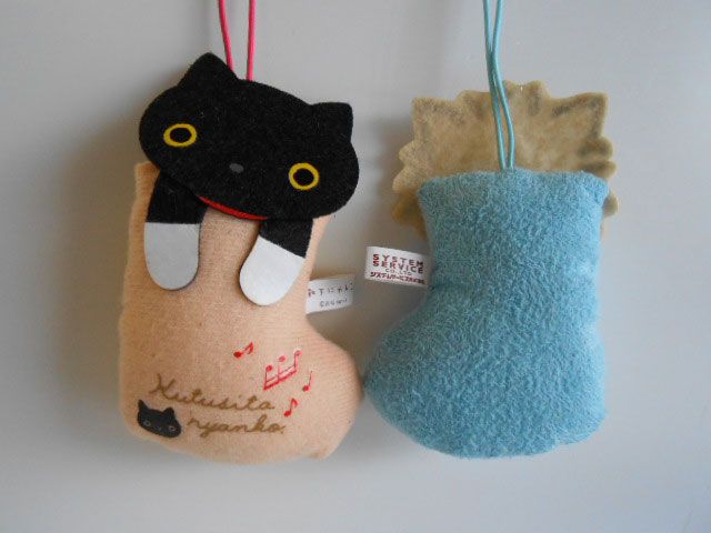 ♯Ixm12HJ 靴下にゃんこクリーナーマスコット2人気2種 - メルカリ