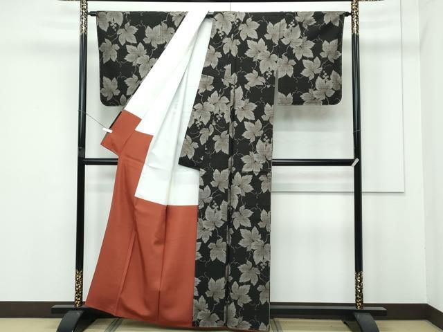 平和屋着物□極上 本場大島紬 泥染め 9マルキ 葡萄蔦の葉文 匠丸特製