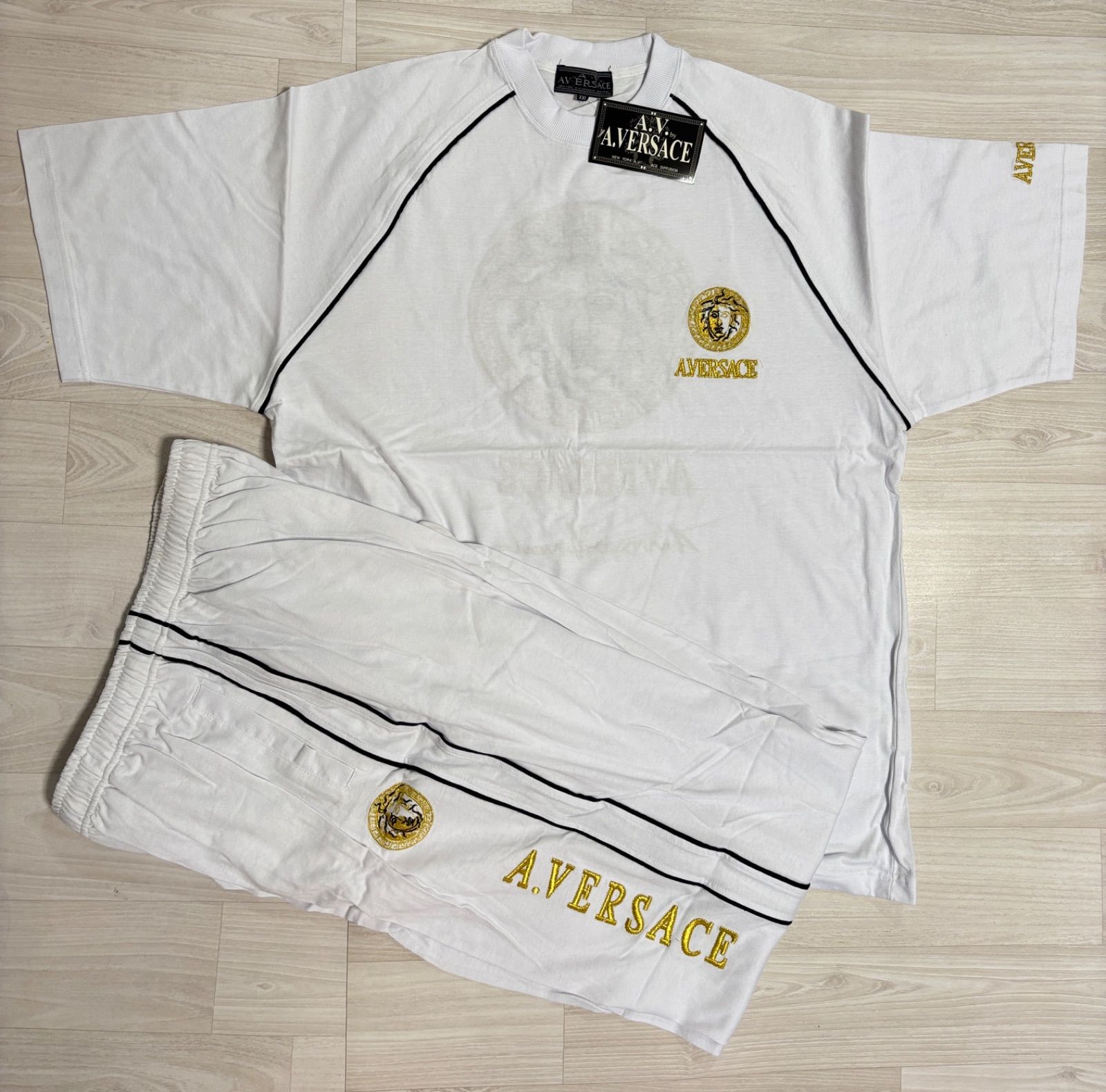 新品未使用 タグ付き A.VERSACE ヴェルサーチ セットアップ T 新品未使用 タグ付き A.VERSACE ヴェルサーチ セットアップ T