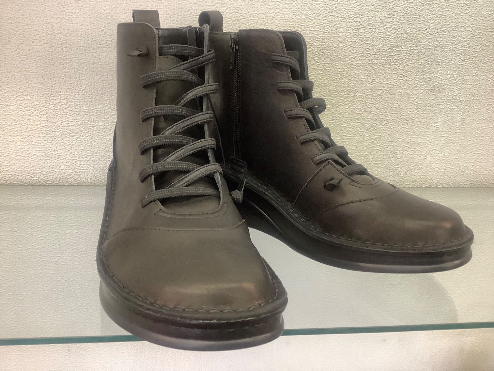 レディースブーツ シャープ84688ブラッククッションのいい靴