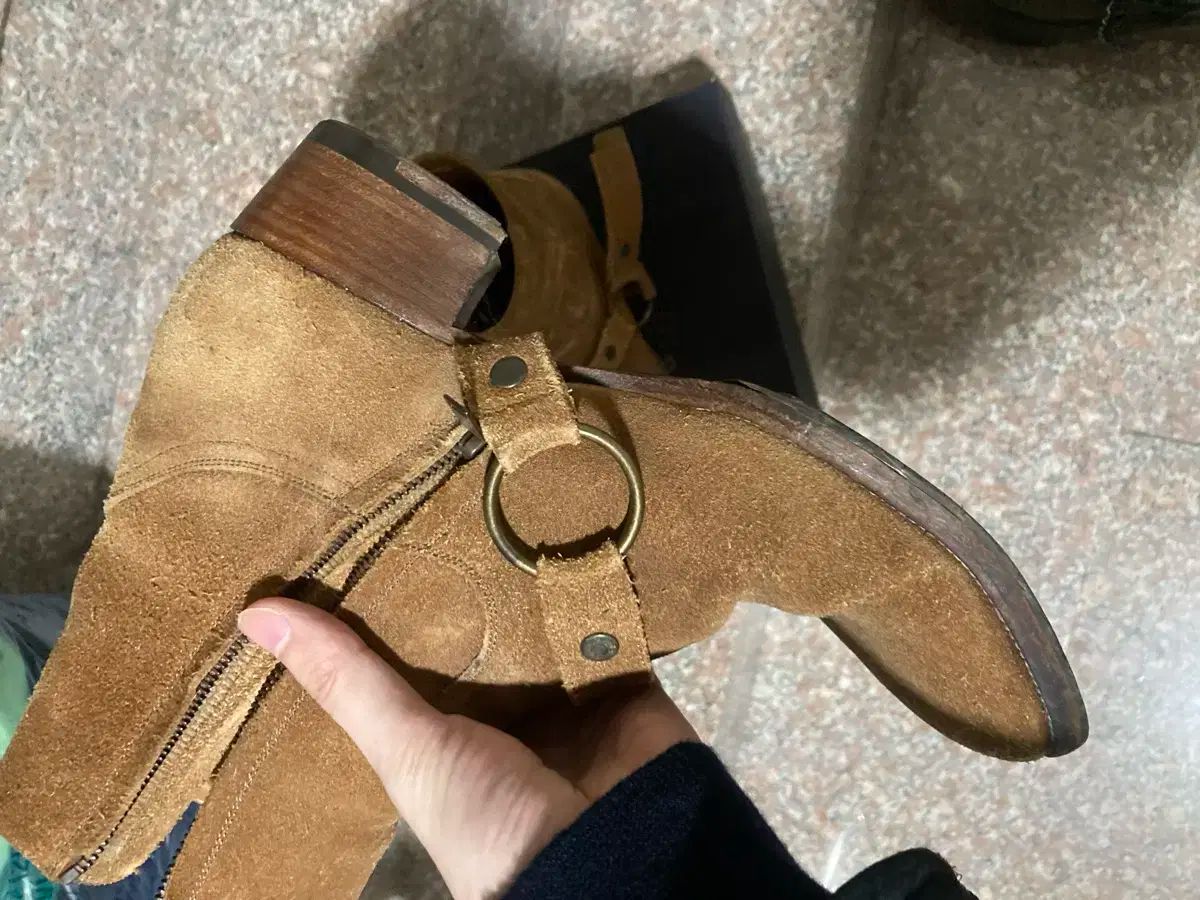 43 サンローラン チェルシーブーツ ワイアード ハーネス