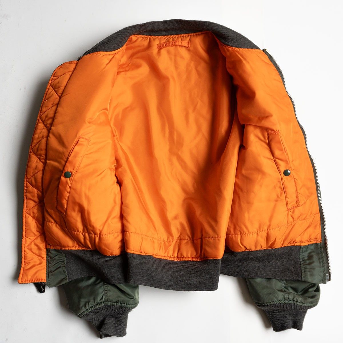 雰囲気抜群/USA製】ALPHA INDUSTRIES【MA-1 バックロゴ 2024 フライト