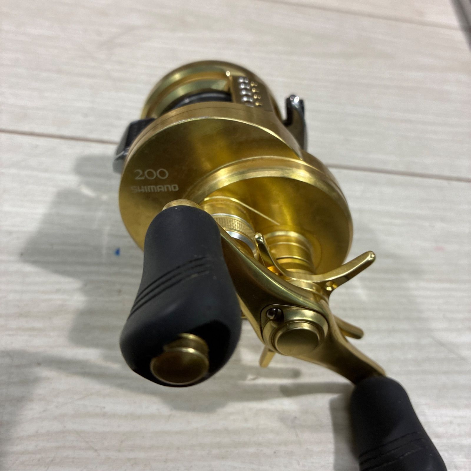 シマノ カルカッタCONQUEST200 03204 整理番号R21