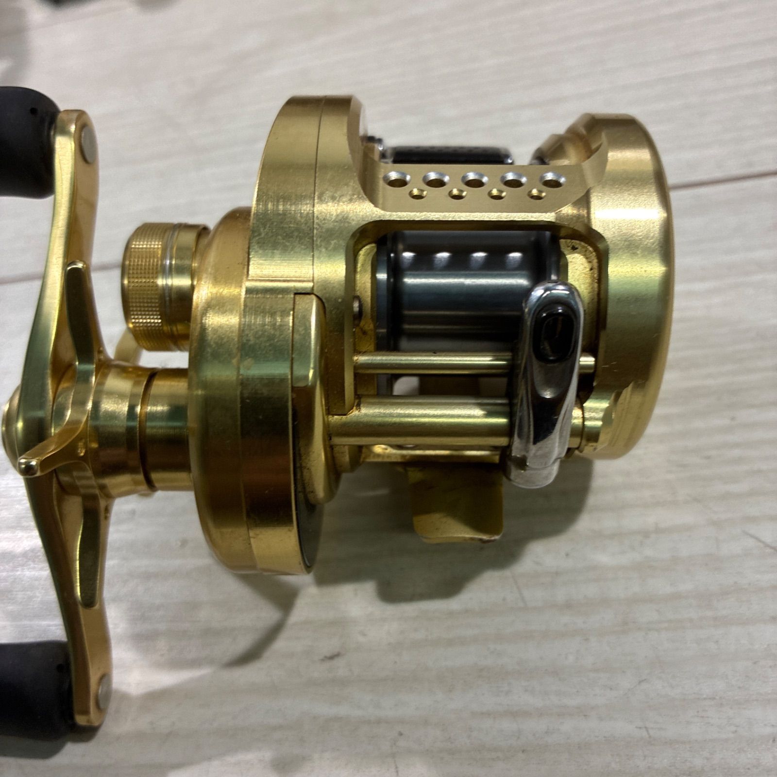 シマノ カルカッタCONQUEST200 03204 整理番号R21