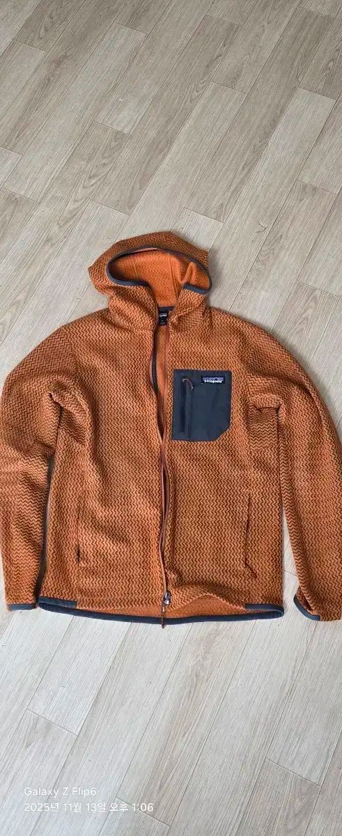 エア WHOフーディ