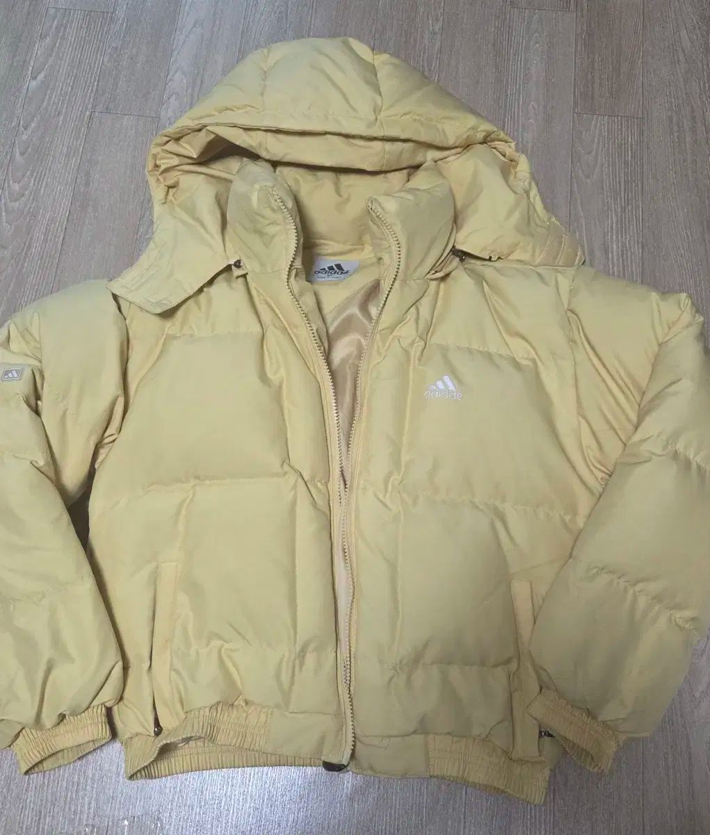 アディダス 黄色 イエロー サンシュユ ダウン ジャケット アウター
