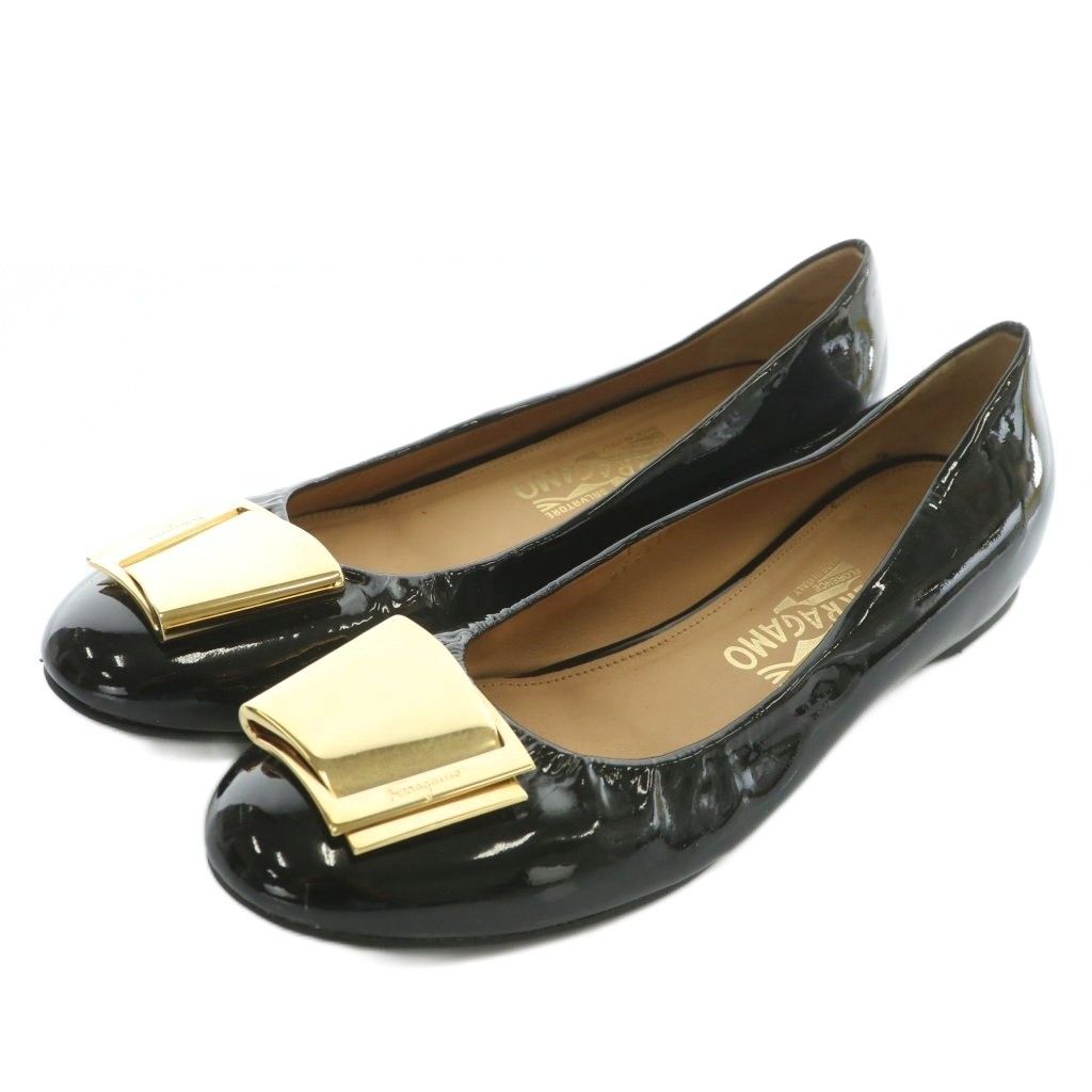 サルヴァトーレフェラガモ Salvatore Ferragamo パンプス フラットシューズ エナメル ラウンドトゥ ロゴ ゴールド金具 7.5 24.5 cm 黒 ブラック XZ GY 40