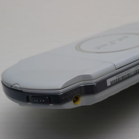 PSP 3000 パール ホワイト game SONY PlayStation Portable 本体 01000