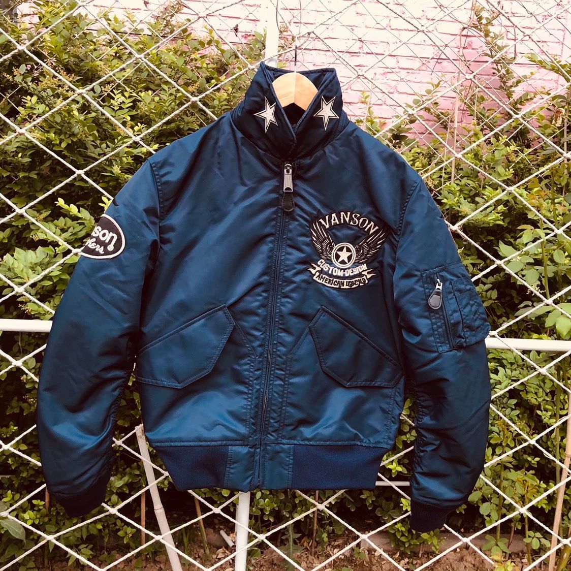 h 冷鹰 45P 刺繡 フライトジャケット|男女兼用 カップル コーデ 防風 防雨 立ち襟 折り襟 切替デザイン 中綿入り アメカジ ヴィンテージ