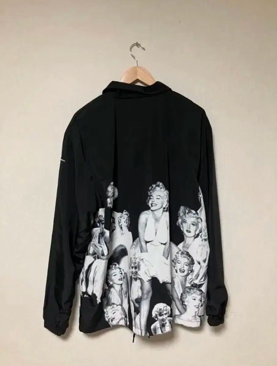 アジョバイアジョ マリリン モンロー コーチジャケット ブラック L