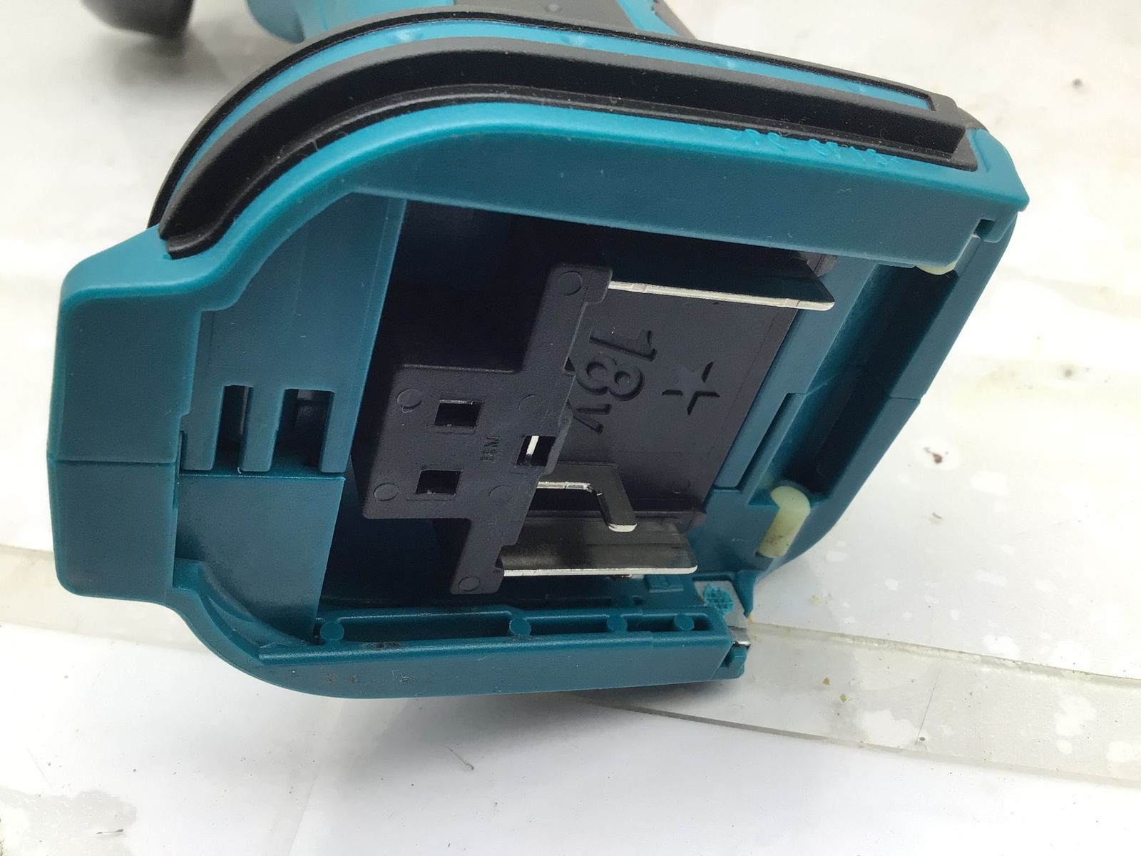 18v充電式ディスクグラインダ本体のみ GA402DZ