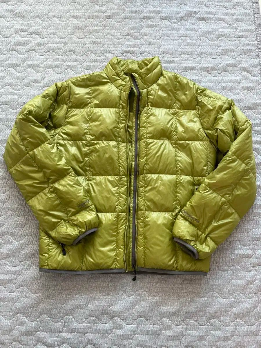 ディスイズネバーザット パーテックス ウルトラ ライト ダウン 軽量ダウン ライム オリーブ L