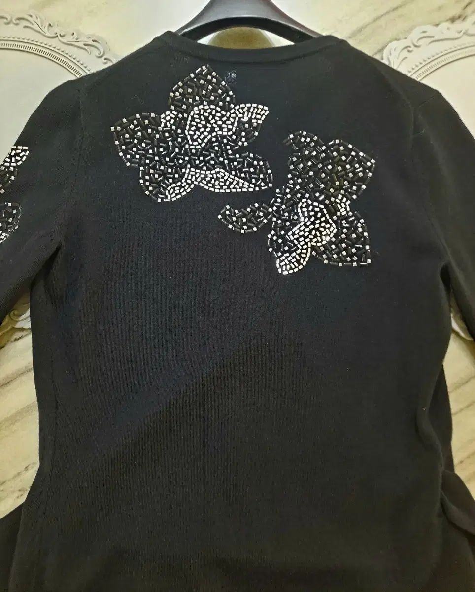 ダイアンドボーンファステンバーグ ブラック ビーズ ラップ カーディガン