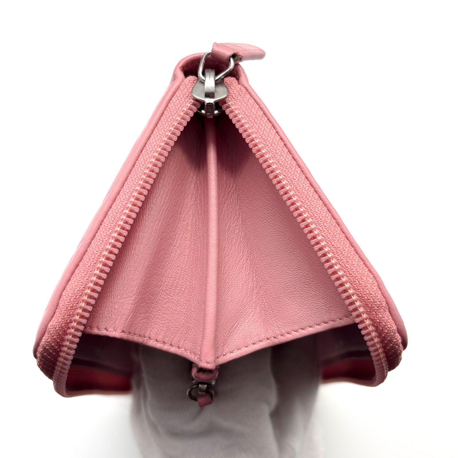 【極美品✨】シャネル カメリア 型押し ラウンドジップ 長財布 ピンク 極美品✨】シャネル 長財布 カメリア 型押し ラウンドジップ PI - メルカリ