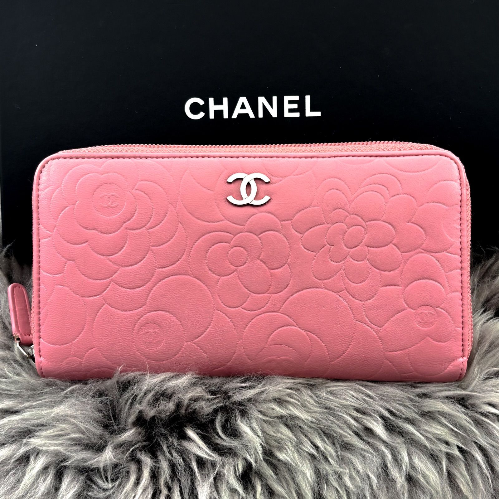 【極美品✨】シャネル カメリア 型押し ラウンドジップ 長財布 極美品✨】シャネル 長財布 カメリア 型押し ラウンドジップ PI - メルカリ